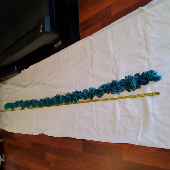 Knitted Ruffle Scarf - Picture 3 of 6